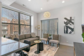 Designer's 3BR Unit - Cozy Living, walk to Shops